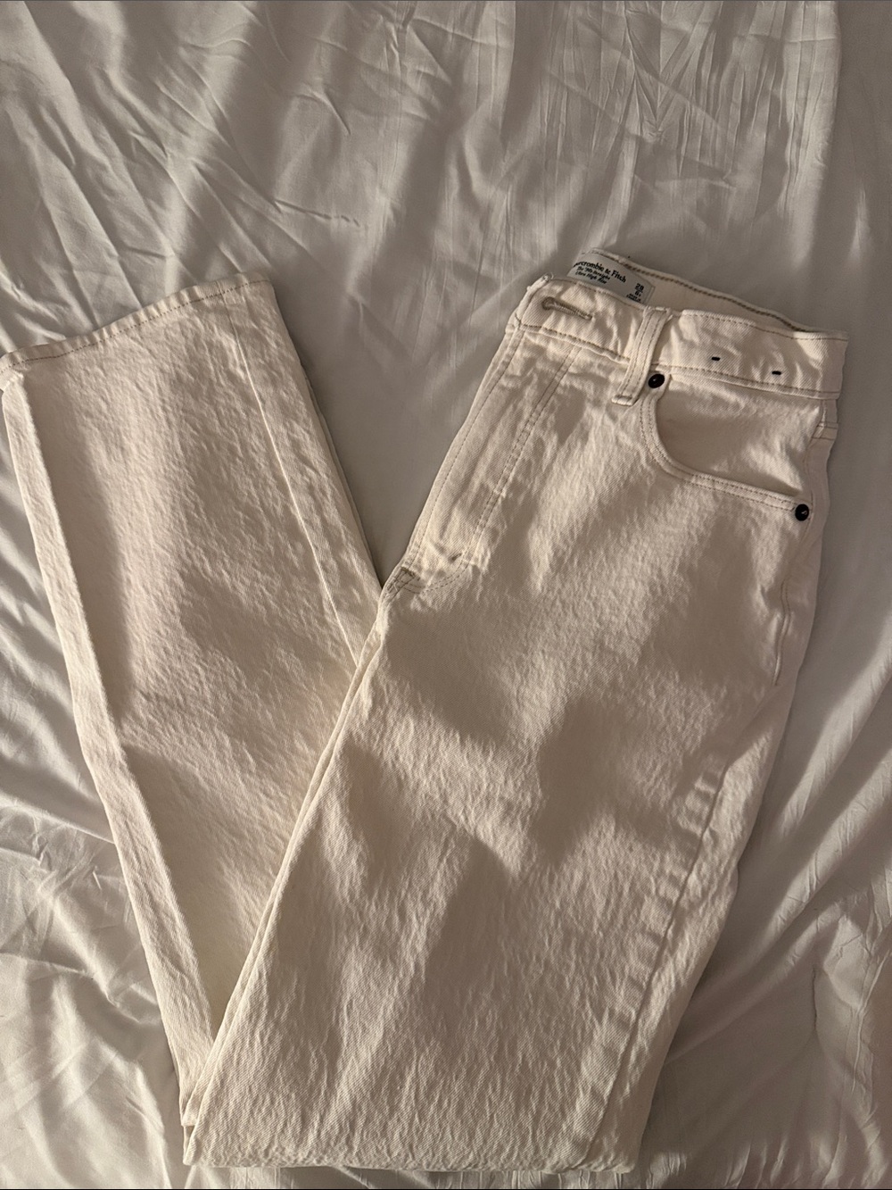 Abercrombie & Fitch Cream 90’s Straight Ultra High Rise